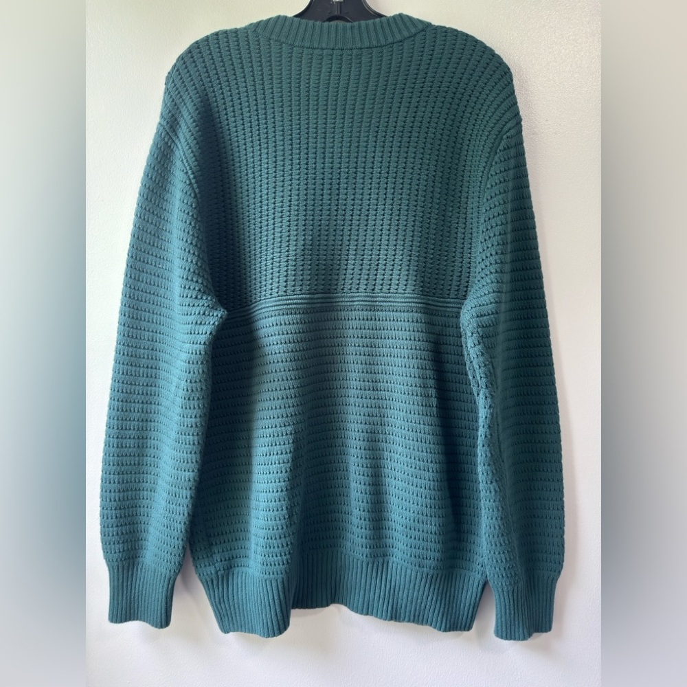 Club Monaco Men's V-Neck Upgraded with Mixed Knit Cotton For Allover Texture - Picture 11 of 15